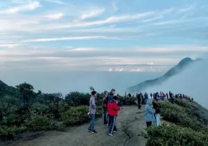 Mandatory Equipment for Climbing Ijen Crater