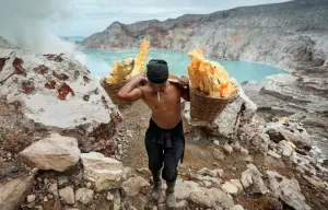 sulfur miner