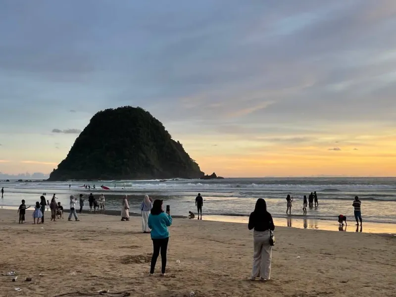 Eid Holiday: More Than 400 Thousand Tourists Flood Banyuwangi
