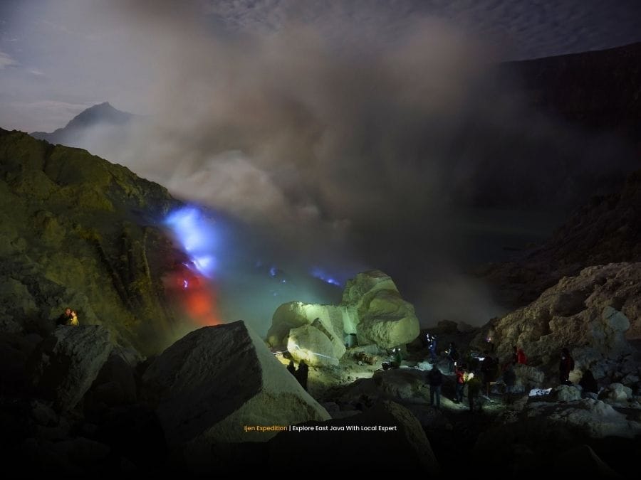 Ijen blue fire night tour East Java