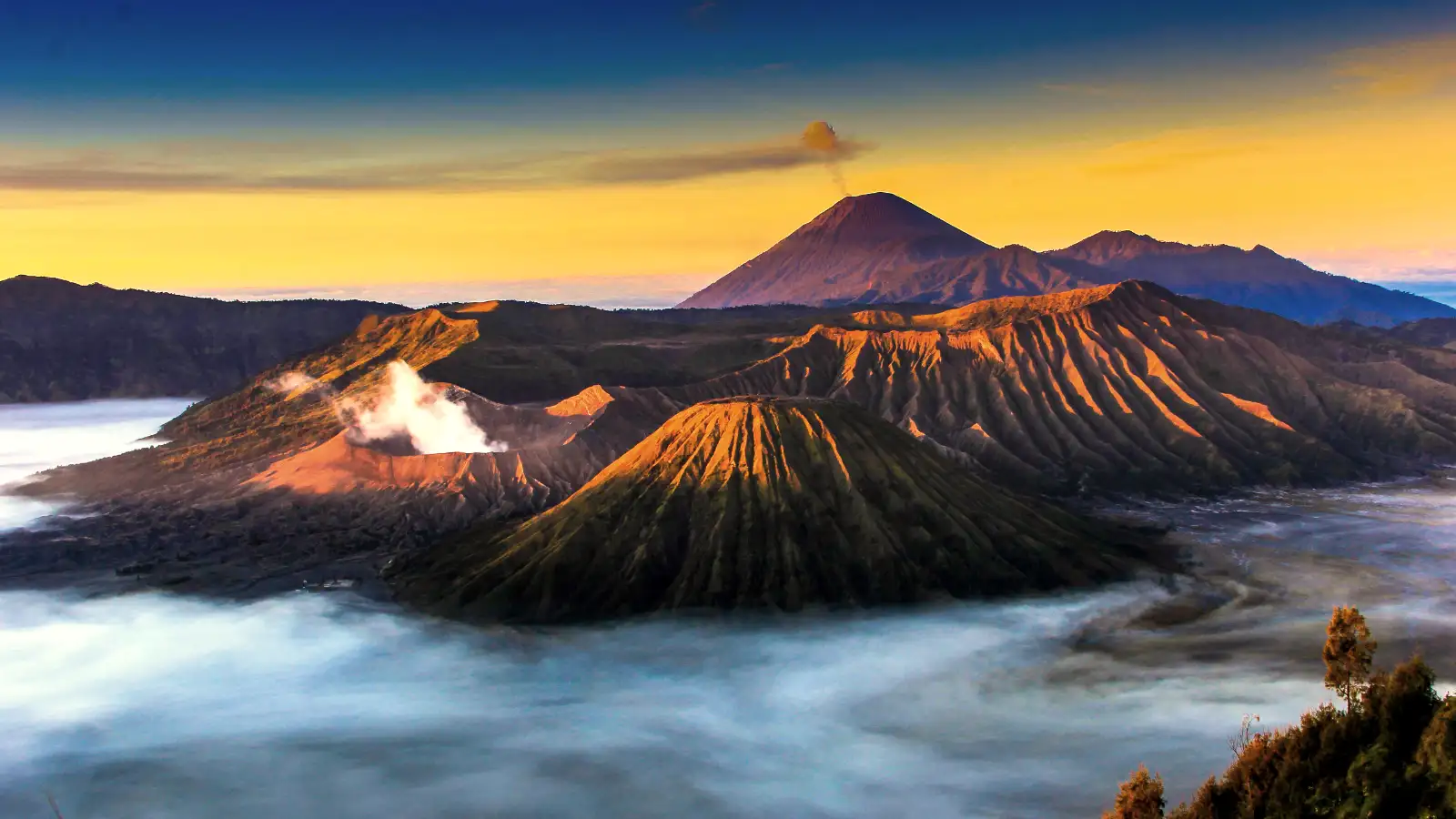 Bromo Ijen Volcano Adventure