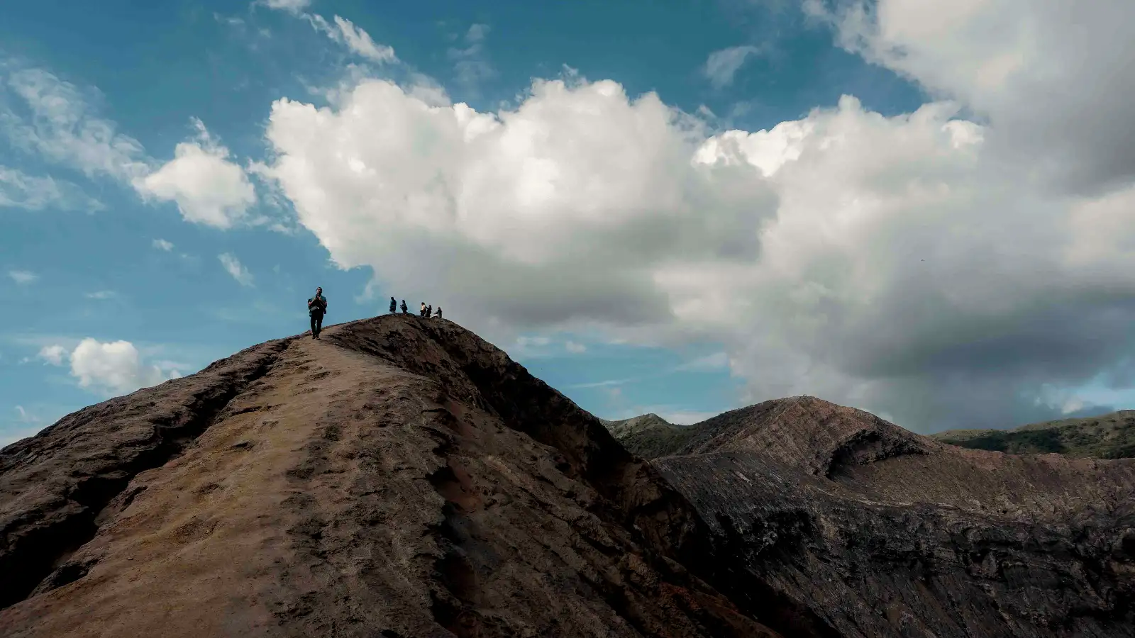 Smooth logistics lead to easier hikes Hiking path to Ijen Crater