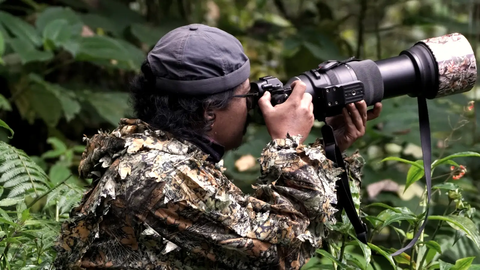 Sam Kawah Ijen - Birding Specialist Sam Kawah Ijen, professional birding guide at Ijen Crater